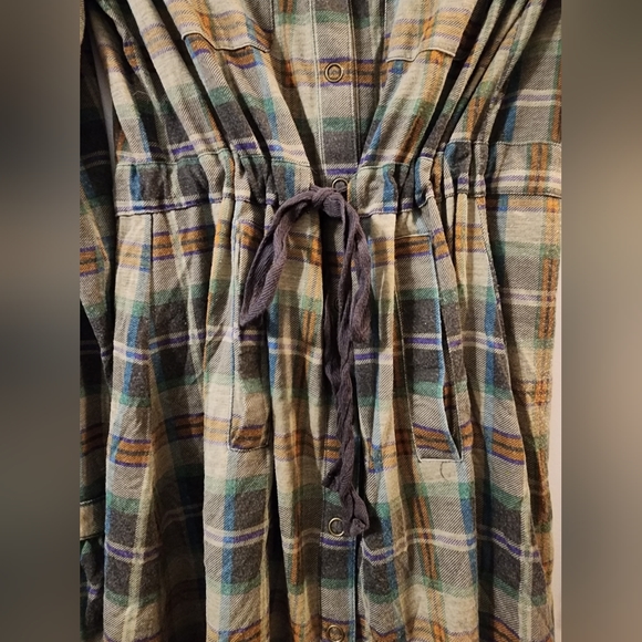 Derek Heart Plaid Adjustable Cinched Waist Buttondown Shirt - Picture 4 of 6